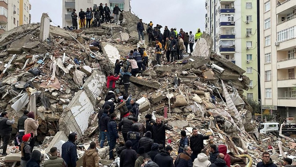 В Турции из-за землетрясения объявлен недельный траур