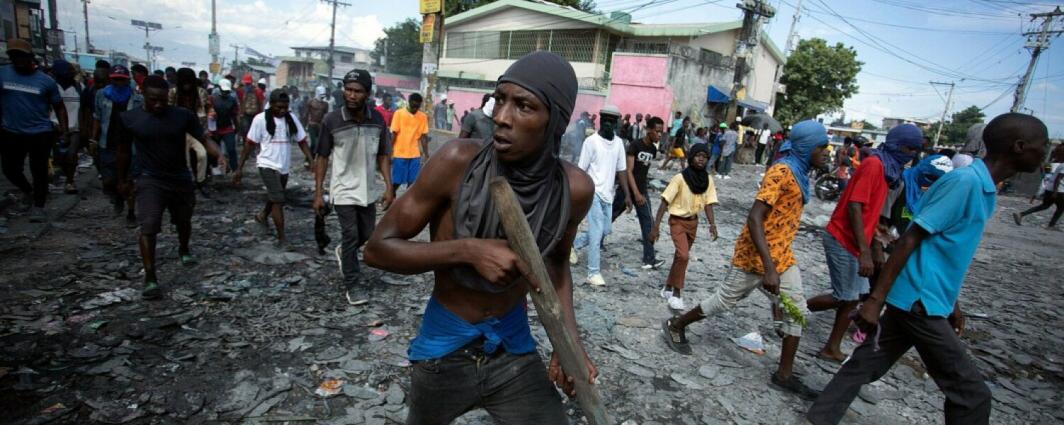 В столице Гаити из-за банд объявлен комендантский час